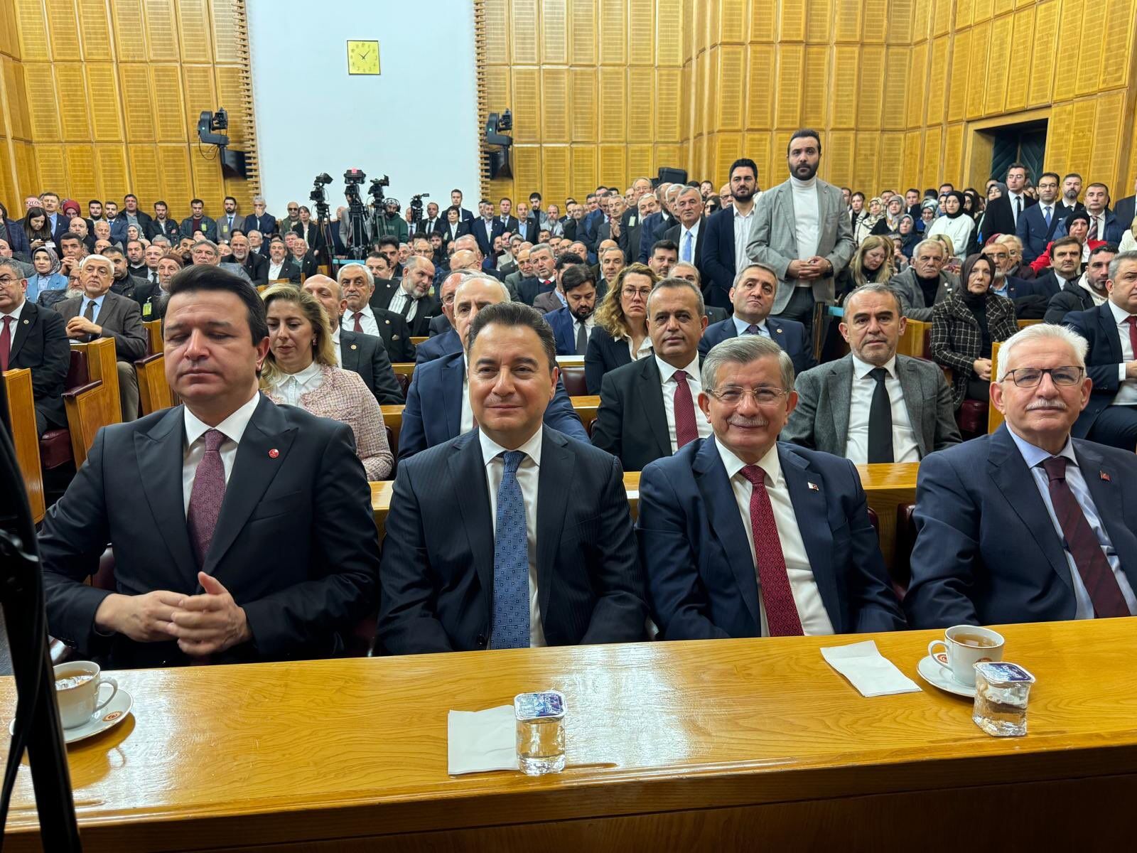 Muhafazakâr Muhalefet İçin Son Eşik